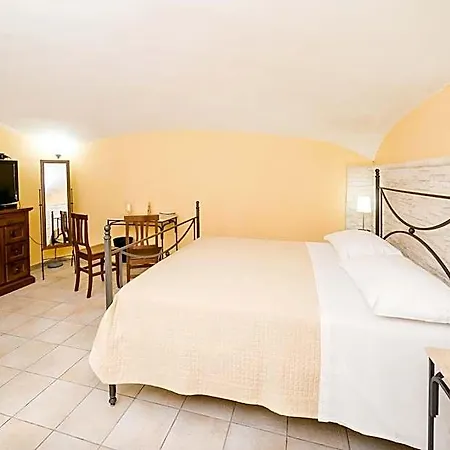 לינה וארוחת בוקר La Casa Di Plinio 3*