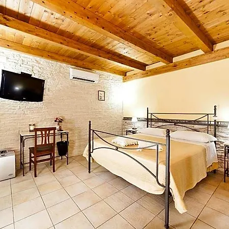 La Casa Di Plinio לינה וארוחת בוקר