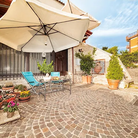 La Casa Di Plinio Oda ve Kahvaltı Pompei