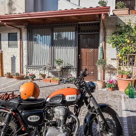 La Casa Di Plinio Bed & Breakfast 4*